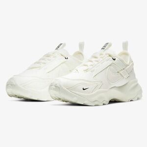 Nike TC 7900 Size 6.5 BRAND NEW